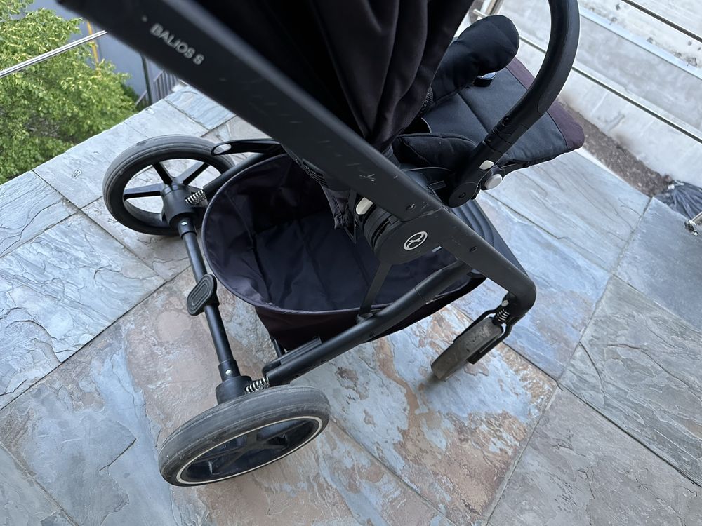 Cybex Balios S 3 в 1 чорного кольору