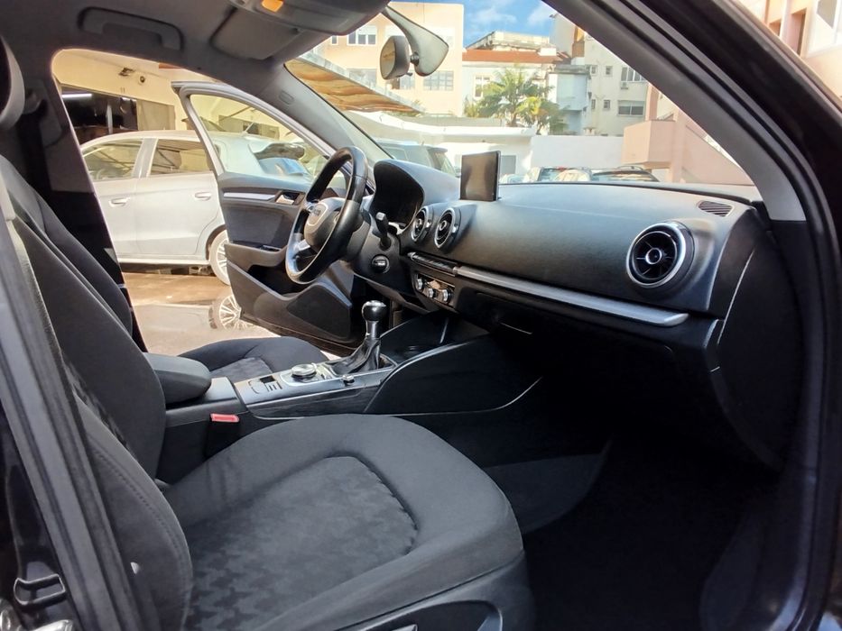 Audi A3 Sportback 1.6TDi 110cvs Ultra Nacional