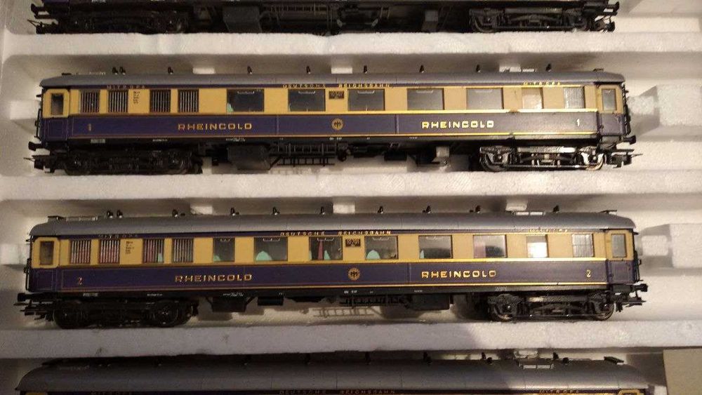 Состав вагонов Liliput Rheingold. Не Piko.