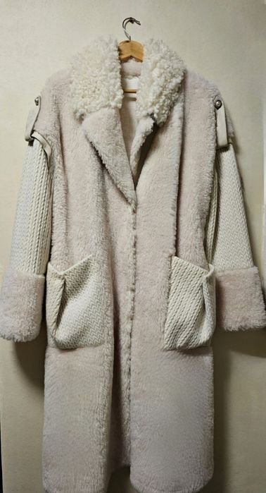 Шуба-пальто з натуральноï овчини у гарному станi,нiжне рожево-бежеве