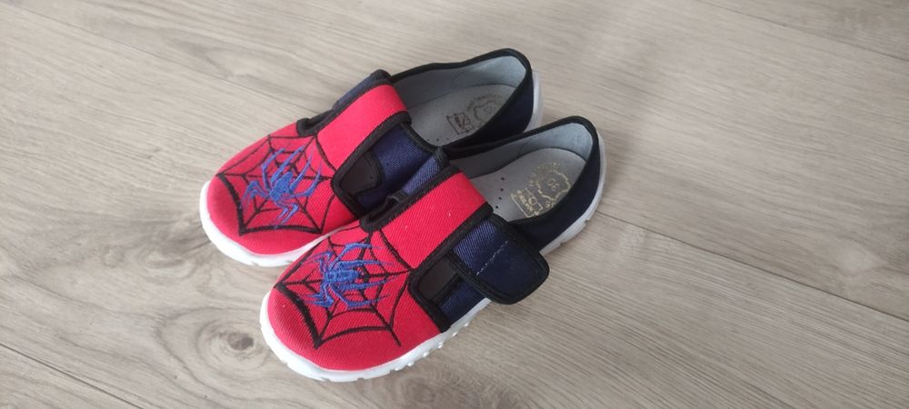 Nowe kapcie Raweks Spiderman rozmiar 30