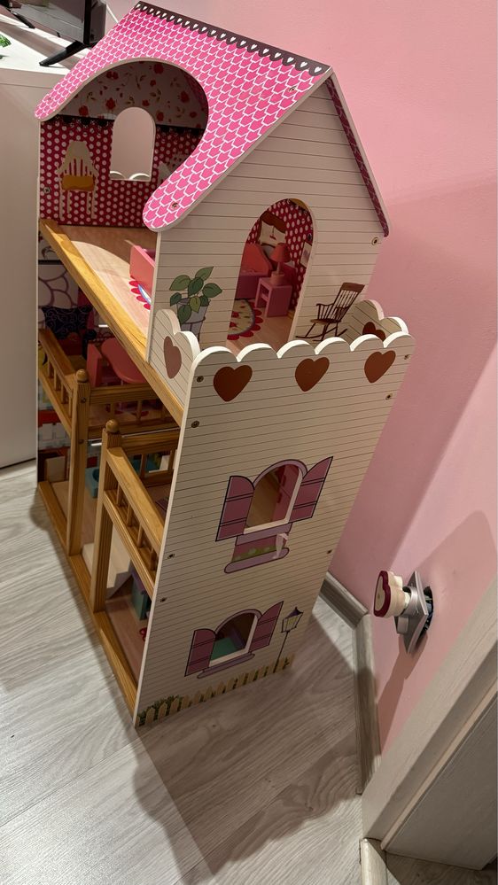 Domek dla lalek + szafa na ubrania dla Barbie