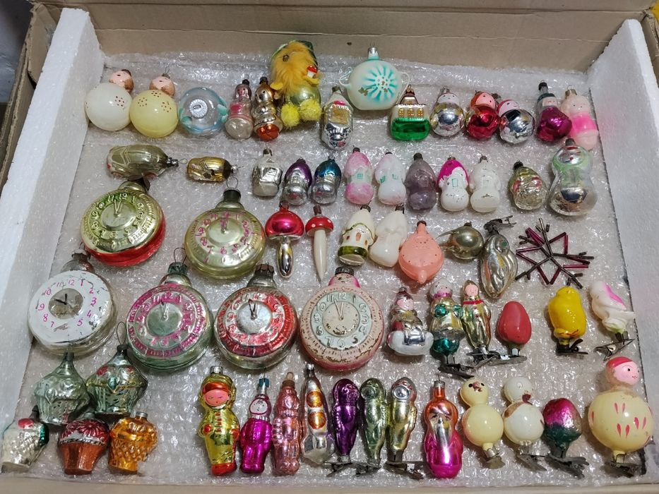 Новогодние игрушки  домики , зверята , шишки