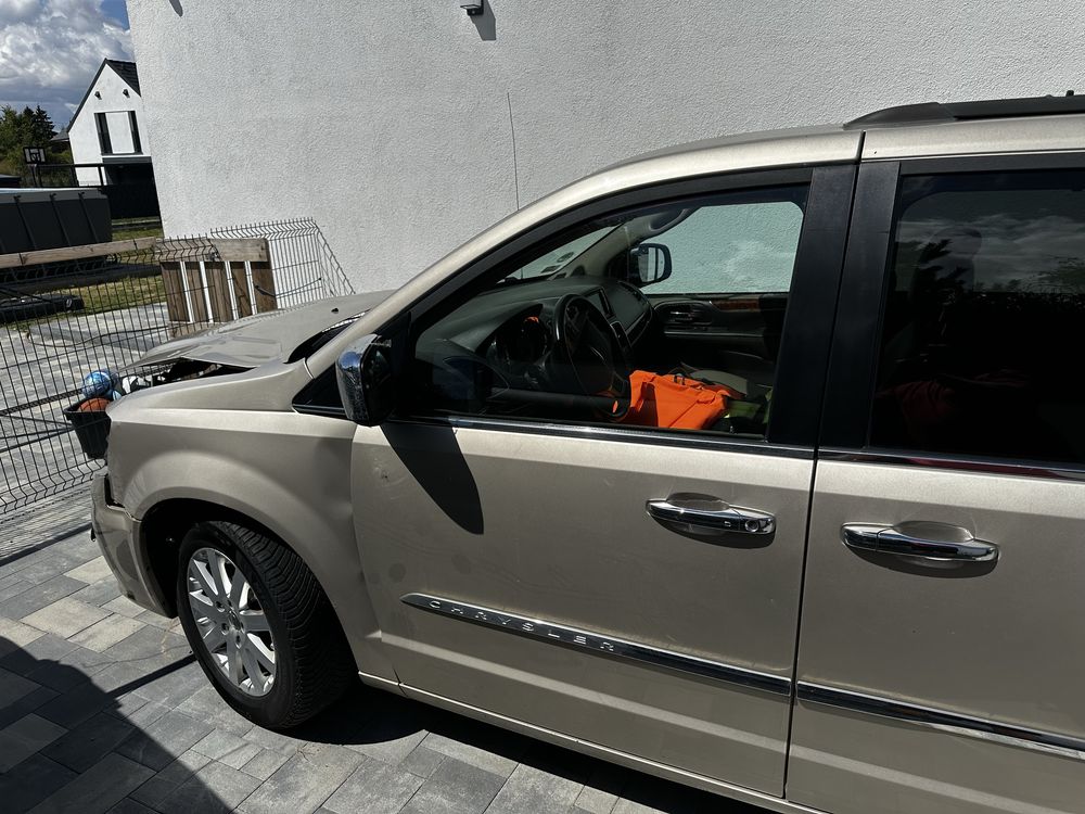 Chrysler town and country  2016