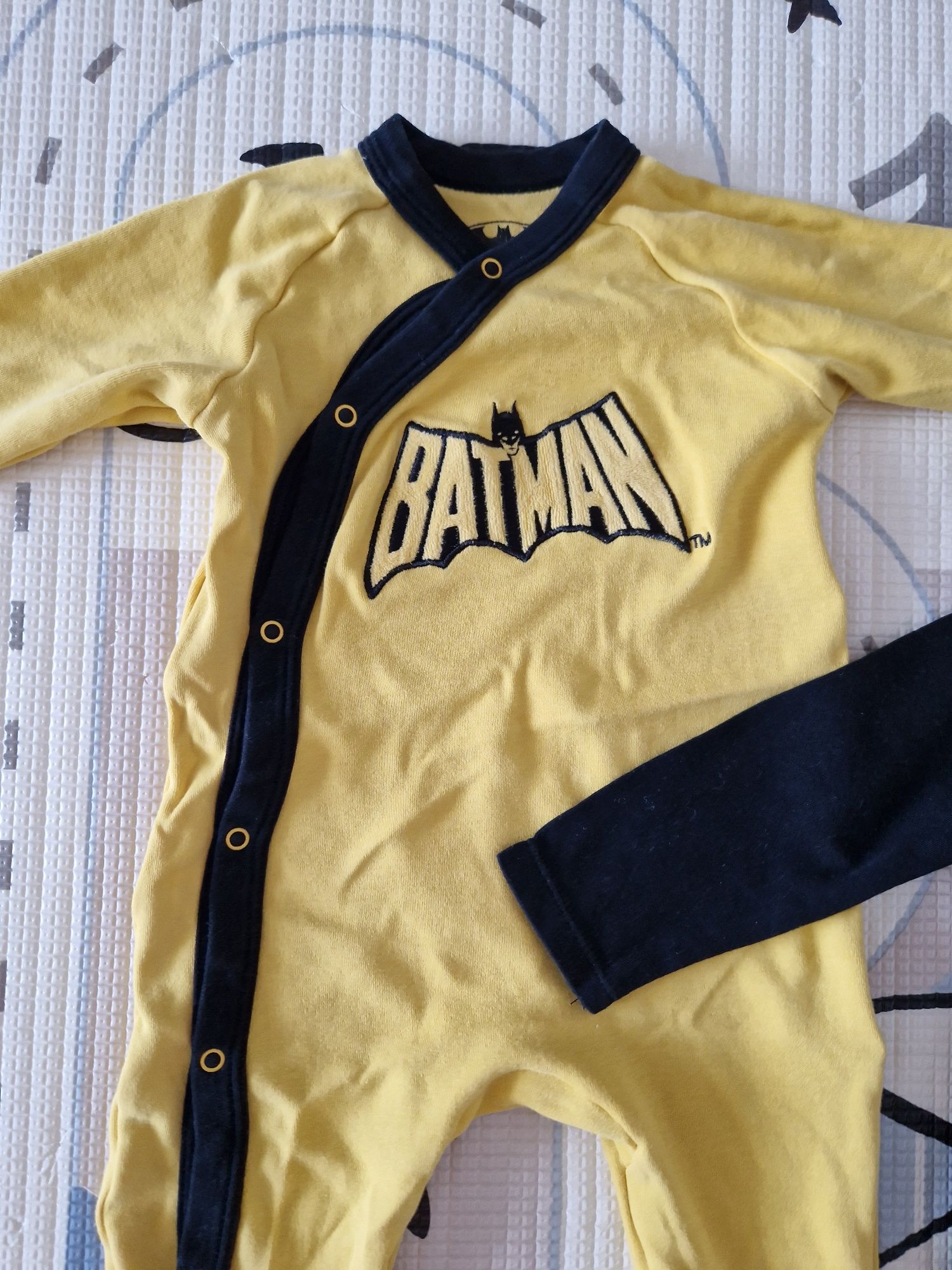 2 piżamki w rozmiarze 74, Batman