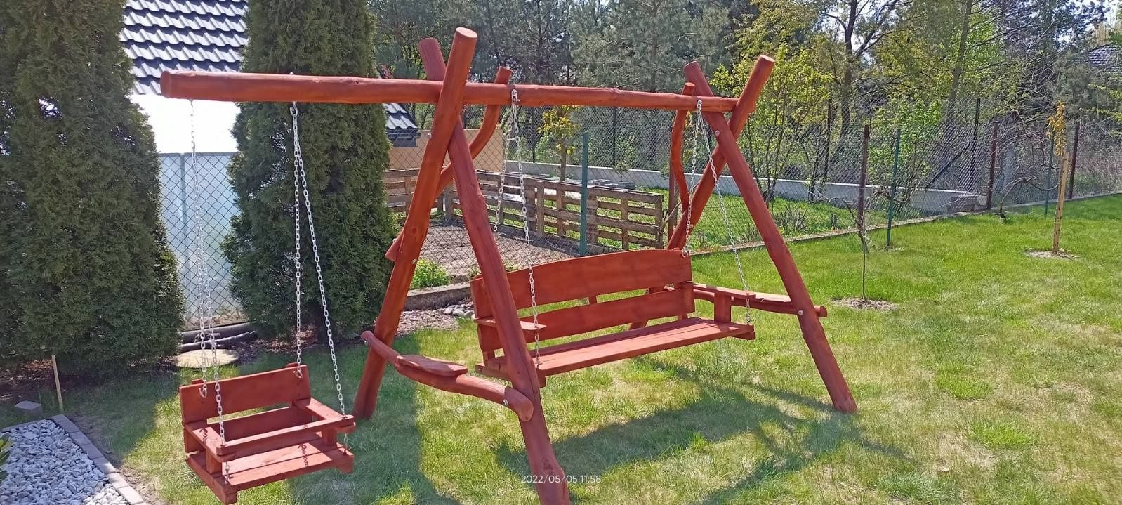 Huśtawka ogrodowa drewniana