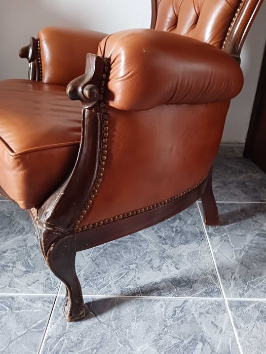 Cadeirão clássico em pele