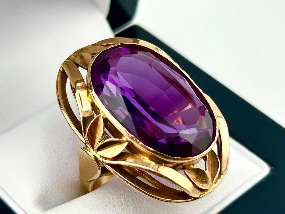 Złoty pierścionek z fioletowym oczkiem 13,85 g PR.585 14K R.19
