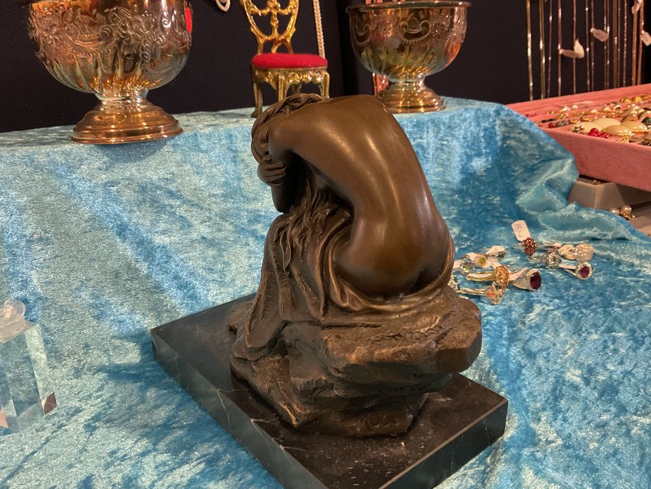 Bronze escultura lady sentada ,16/15 cm./outros anúncios abaixo