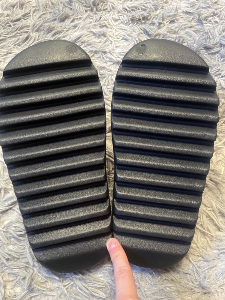 Yeezy slide czarne onyx drip
