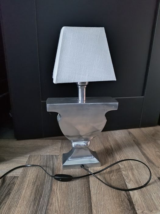 Lampa stołowa stylowa metalowa antyczny kształt Glamour kolor srebra