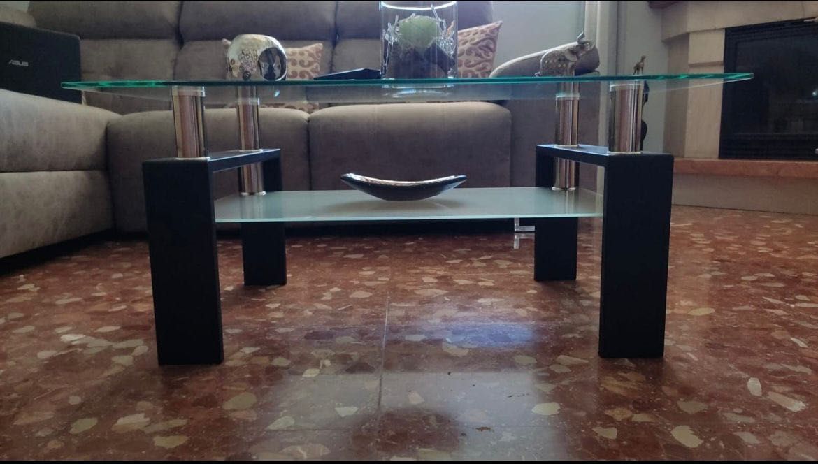 Mesa de centro em vidrio, em bom estado