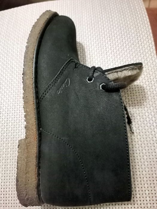 Ботинки чоловічі чорні з нубука на натуральному хутрі від Clarks