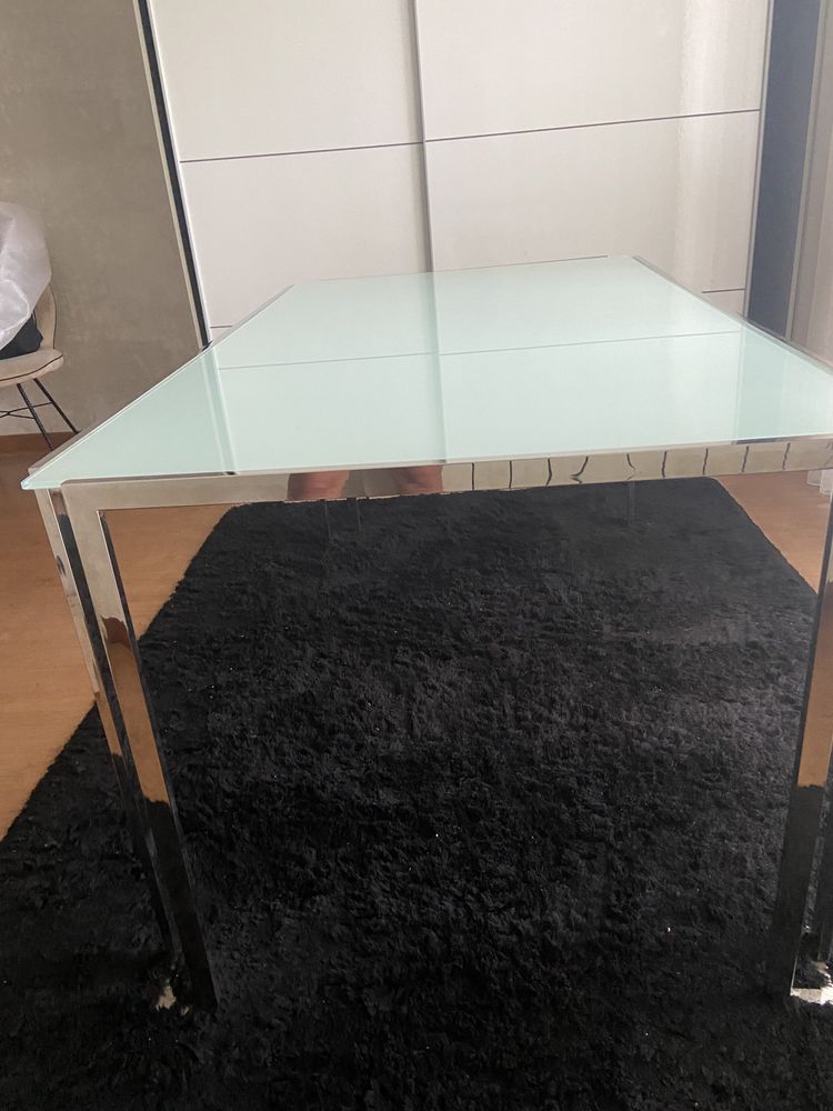 Mesa de jantar em vidro