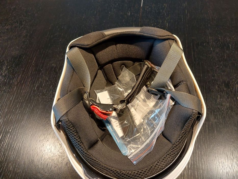 Kask Rowerowy Westt Escape S-M 55-58cm Z blendą