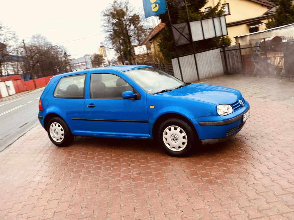 sprzedam vw golf 4  1,6sr  przeb 156 tyś  klimatyzacja