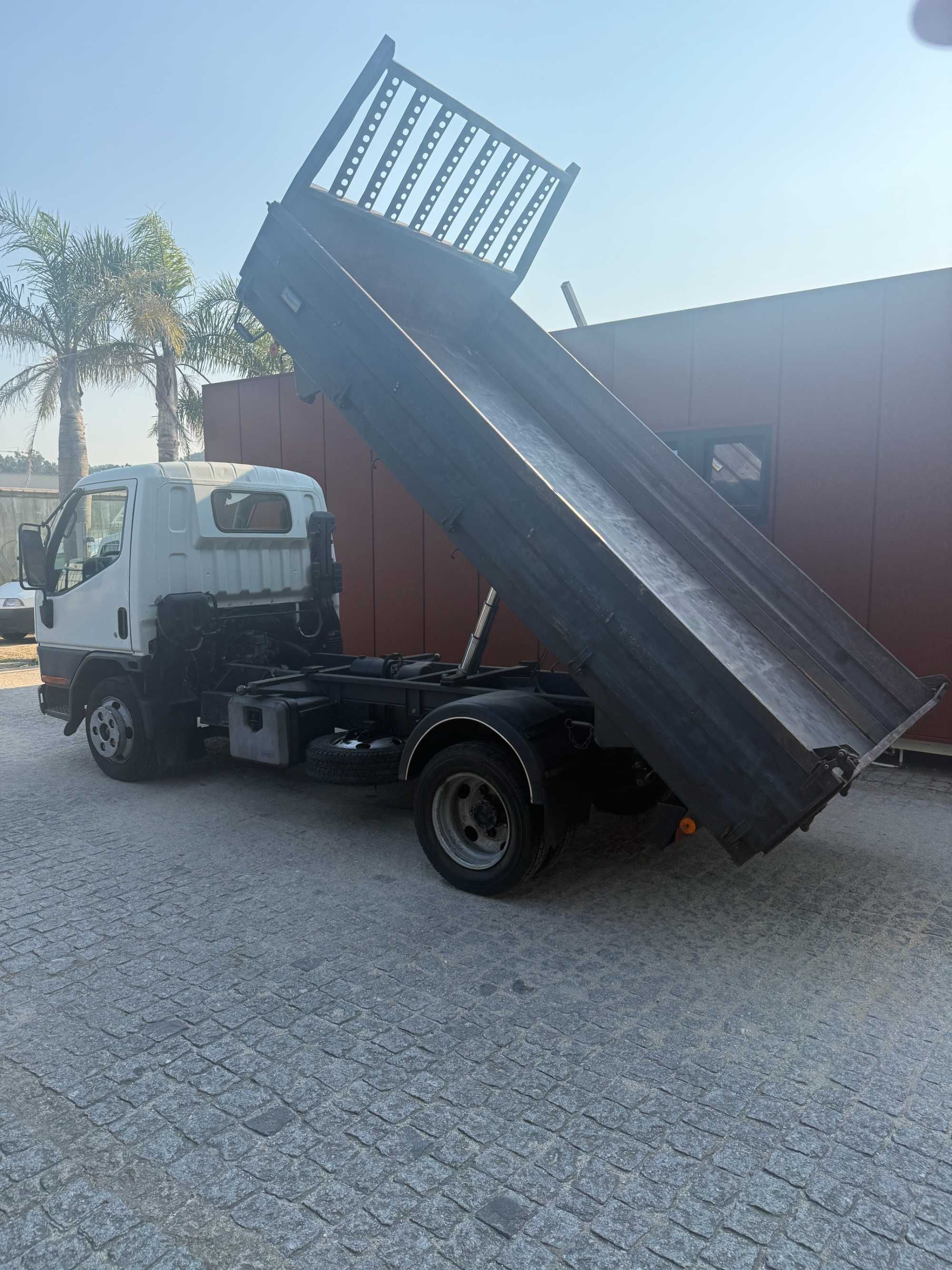 Mitsubishi canter tribasculante
