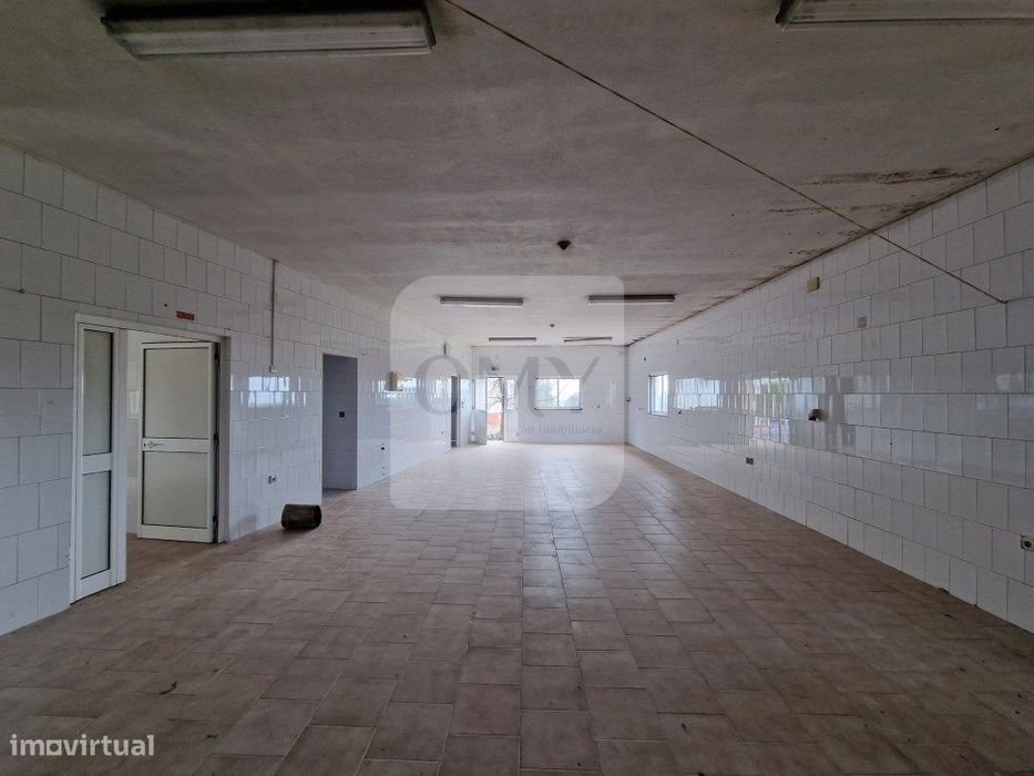 Espaço Comercial Licenciado para Padaria em Sanfins do Douro