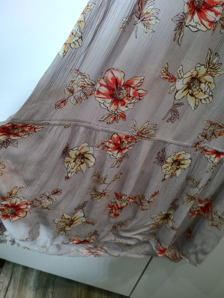 Sukienka boho/hippie w kwiaty maxi.