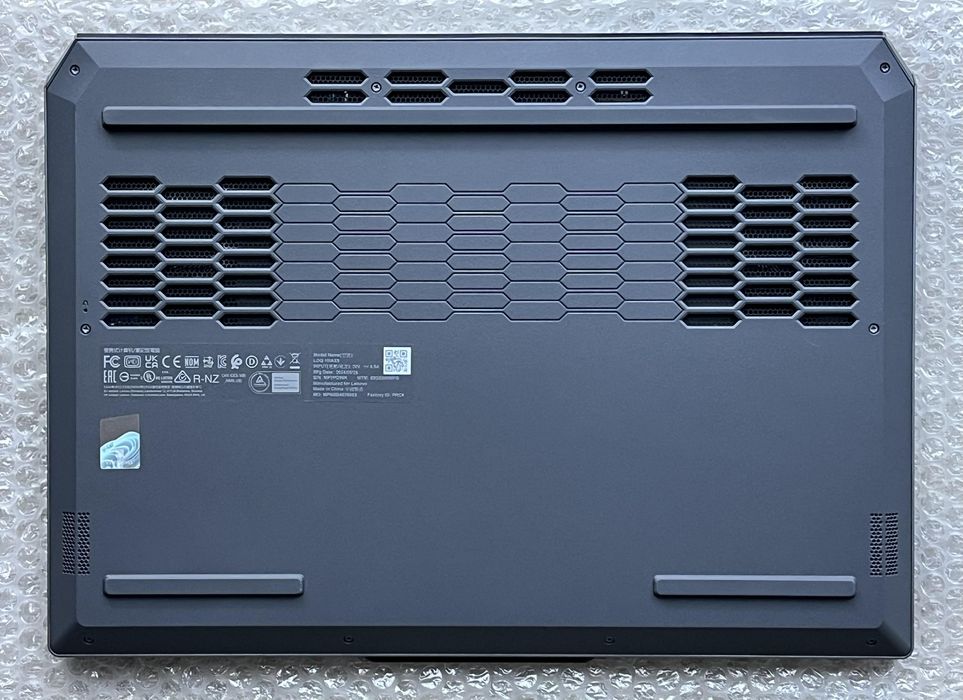 Laptop Gamingowy Lenovo LOQ 15IAX9 i5-12450HX 24/512 RTX4050 Win11