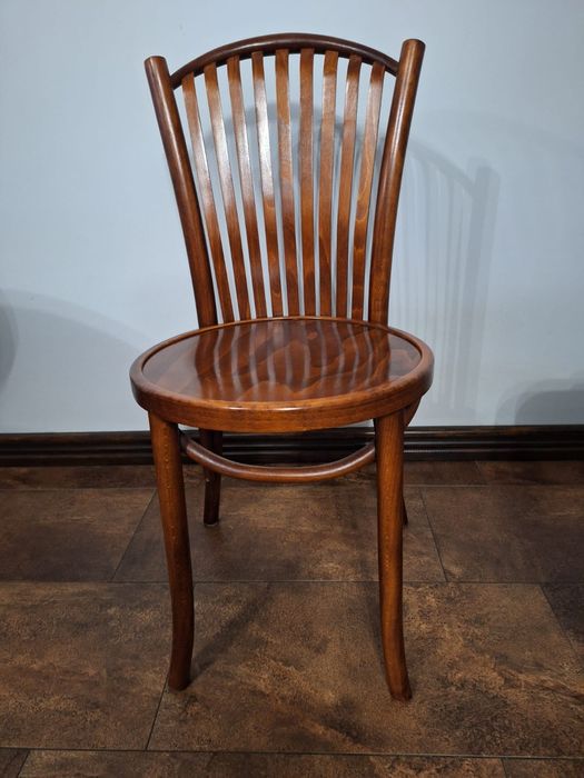 Stolik stylowy plus 2 krzesła