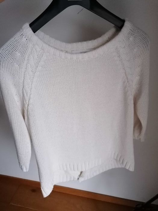 Zara kremowy sweter z wycięciem r. 38/M