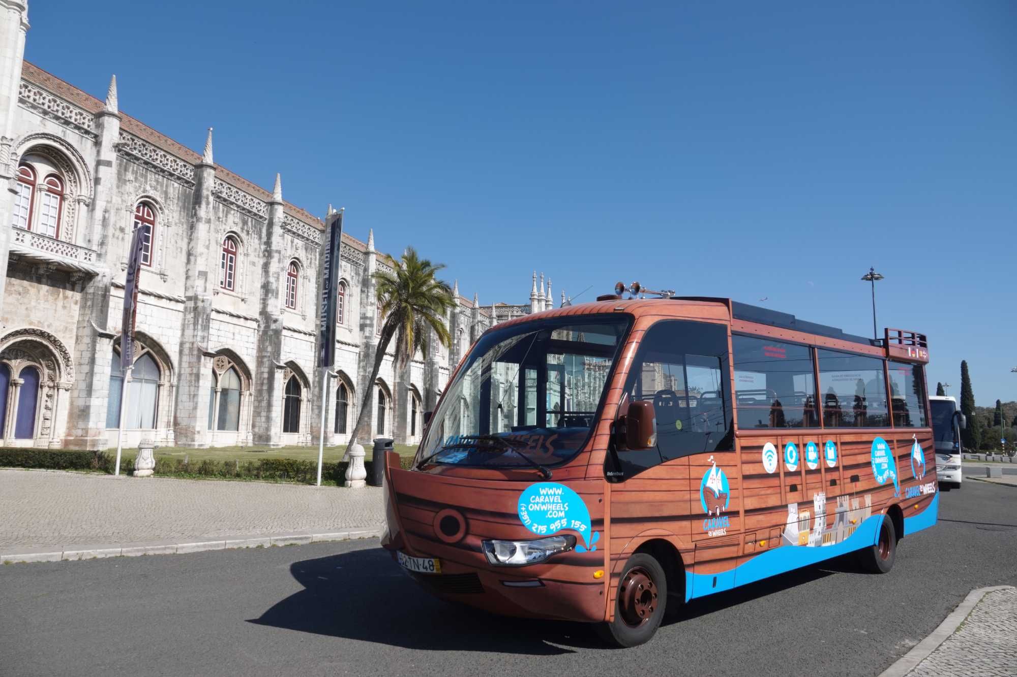 Autocarro Turístico Panorâmico; 29+2 passageiros; 2017; Iveco; Euro 6