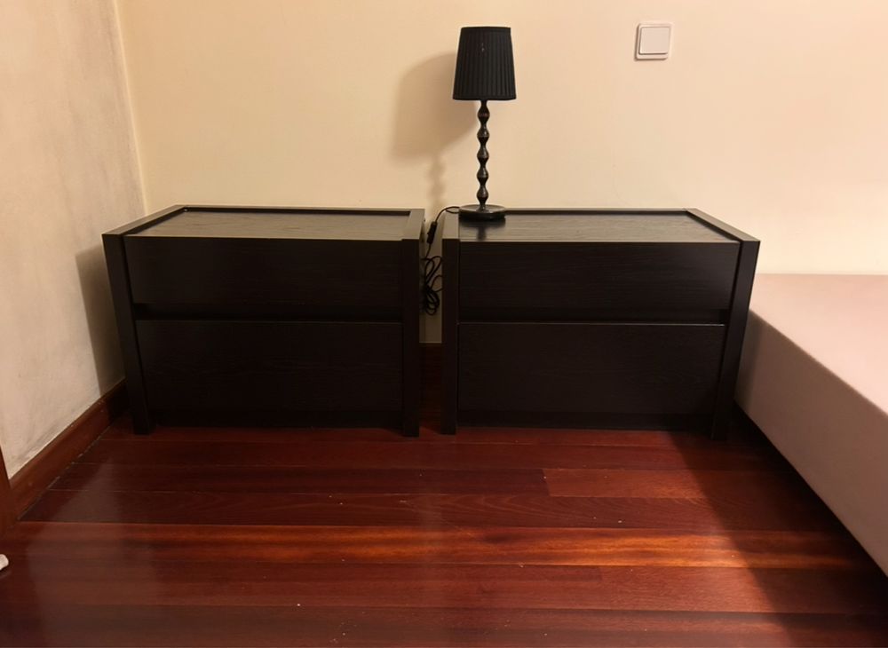Cómoda com duas mesinhas de cabeceira