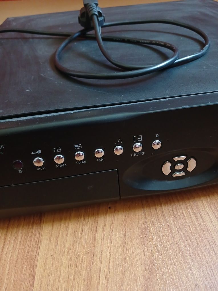 Відеореєстратор (DVR) для систем відеоспостереження.