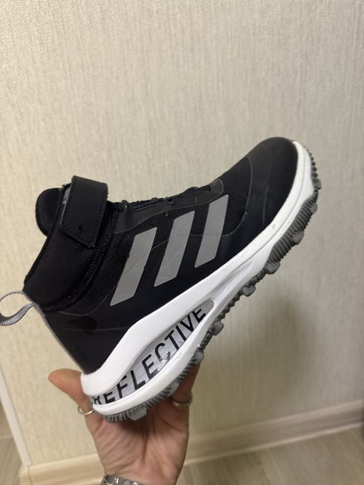 Ботінки Adidas чоботи , сапоги