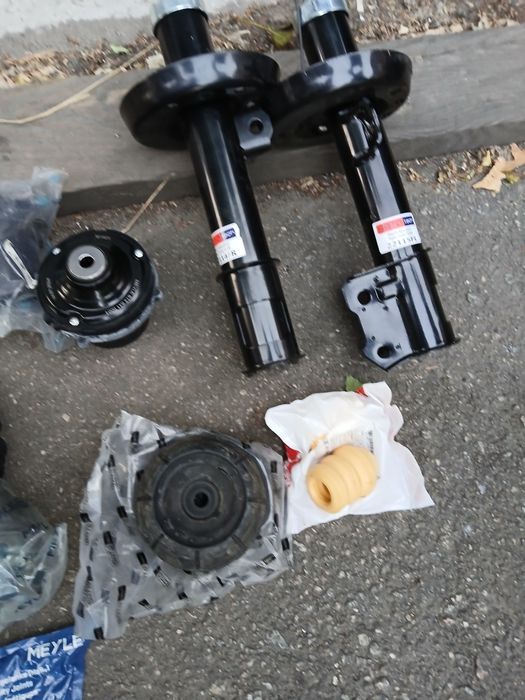 Продам стойки передні Опель зефіра.