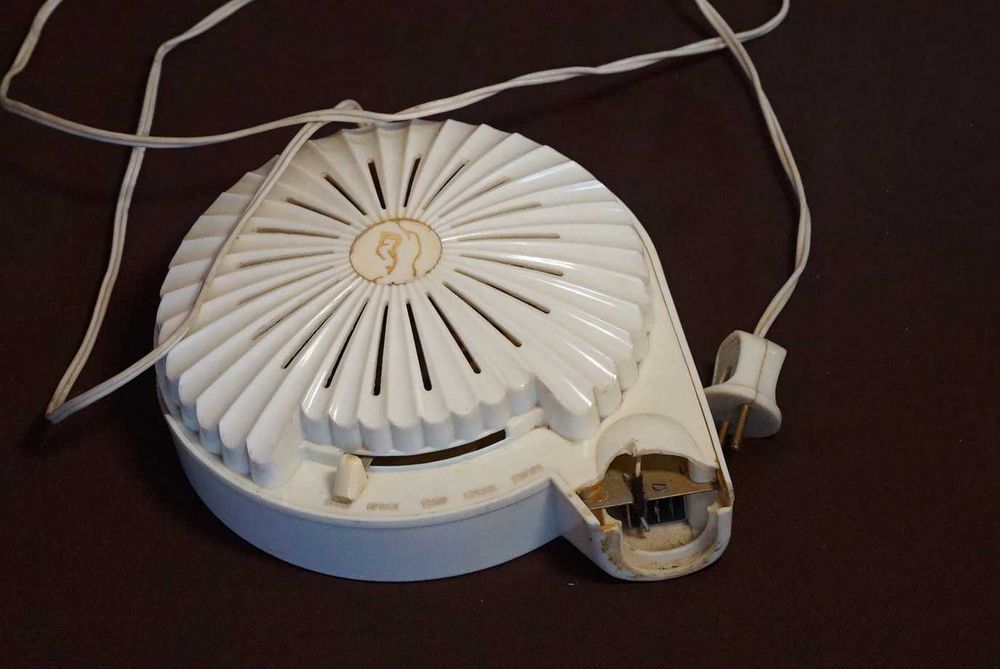 Фен для сушки волос рабочий с повреждениями корпуса. из ссср