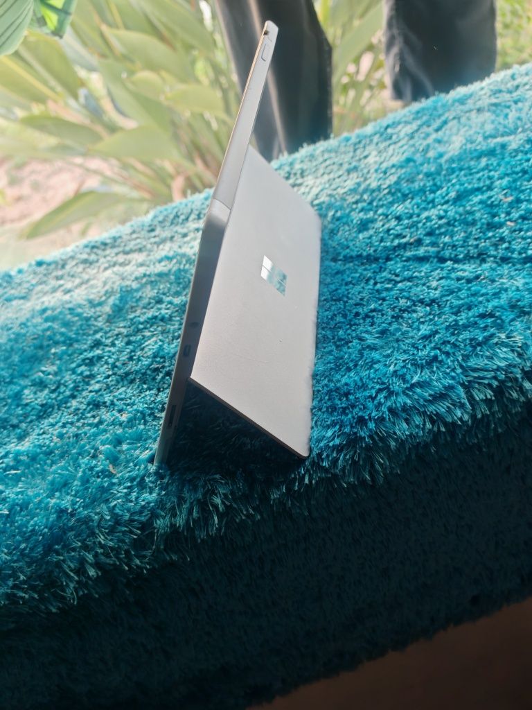 Microsoft Surface Go