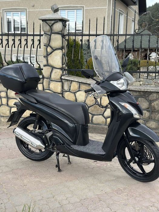 Скутер honda sh150
