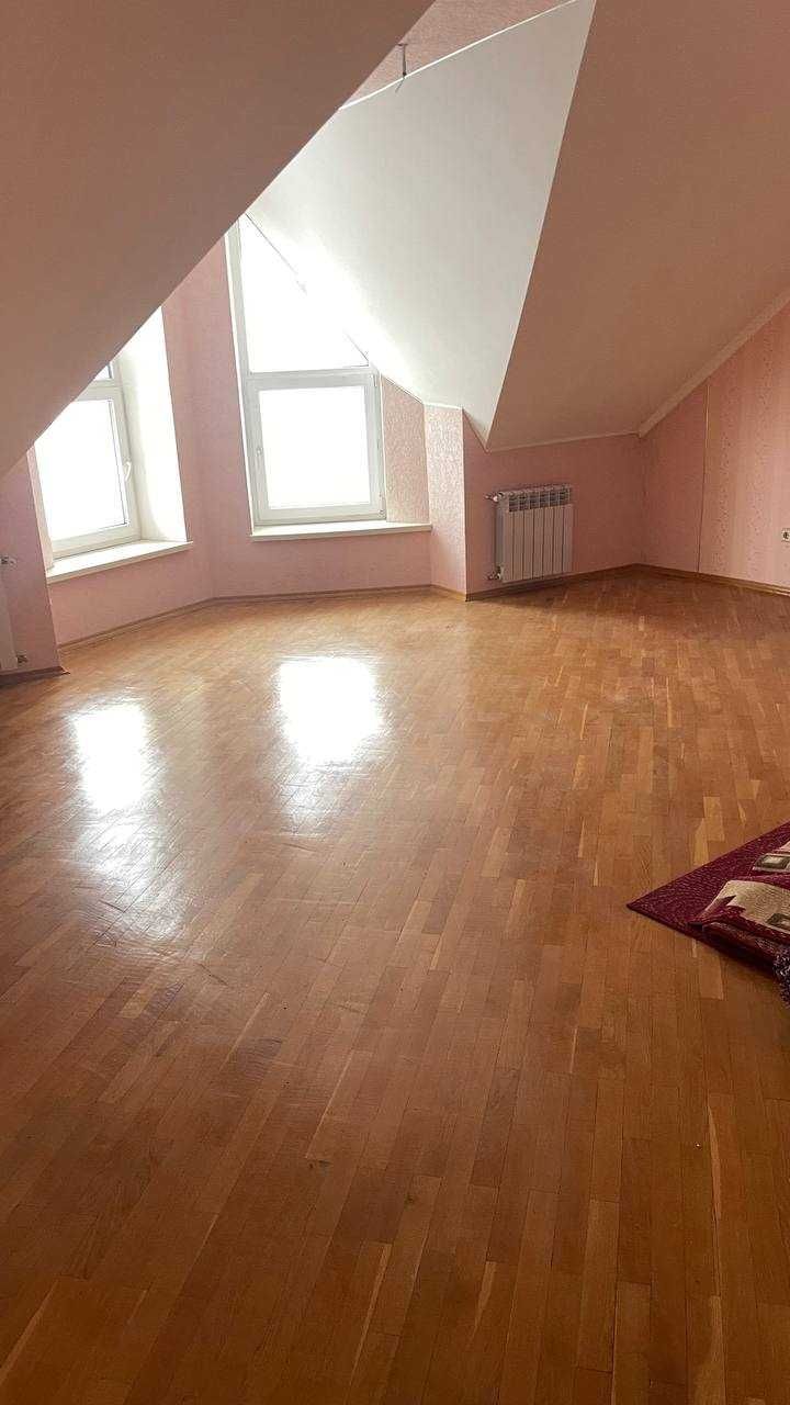 Продається 2-х рівнева квартира, 5 кімнат, р-н лікарні, м. Трускавець!