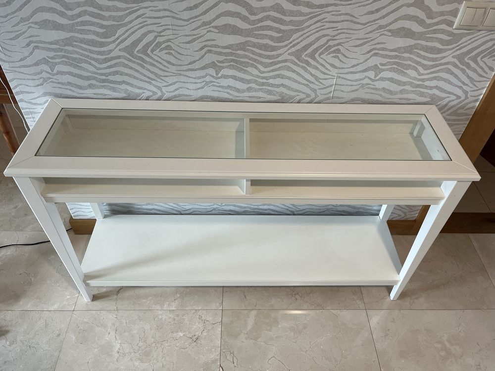 Movel branco madeira e video para a sala