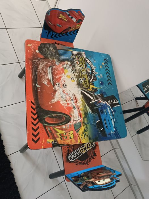 Zestaw stolik i krzeselka dla dzieci