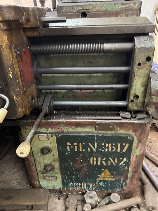 Токарний станокк