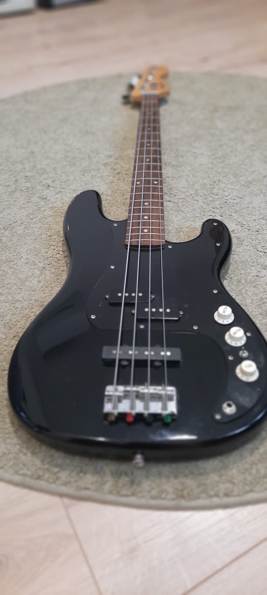 Baixo Fender Squier