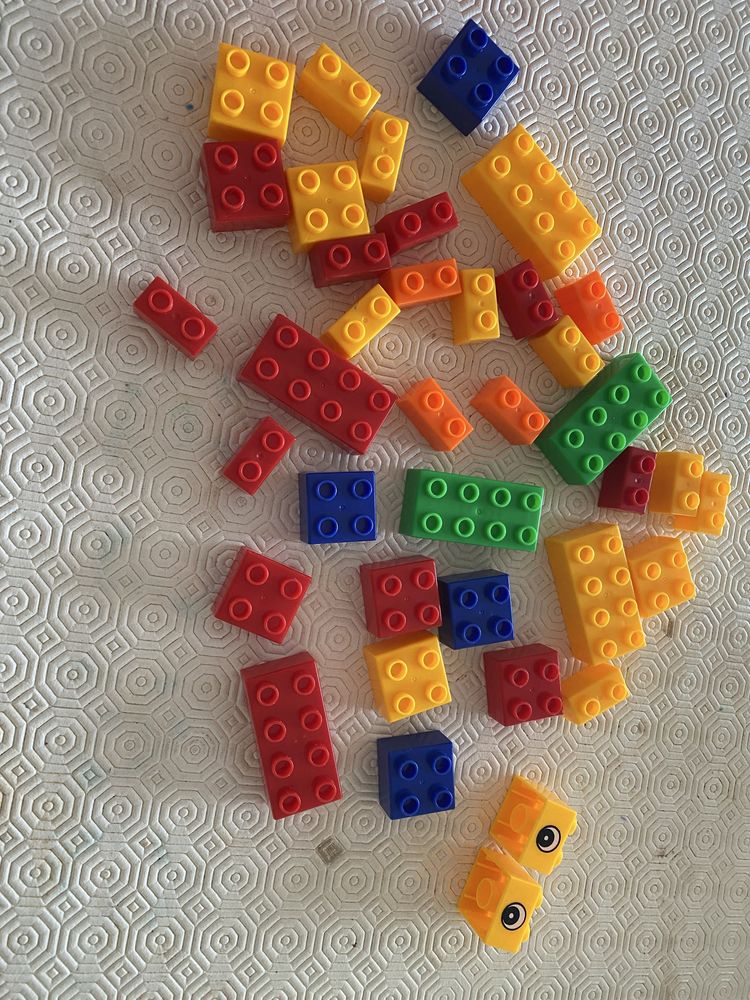 Peças de puzzle de criancas.