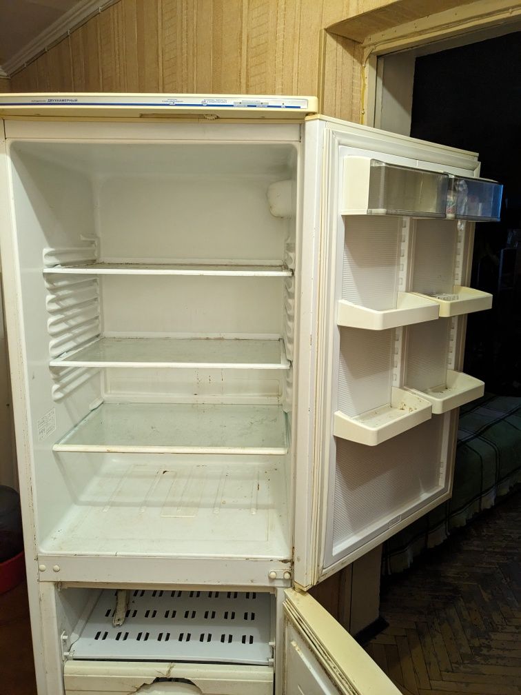 холодильник двокамерний Атлант неробочий компресор