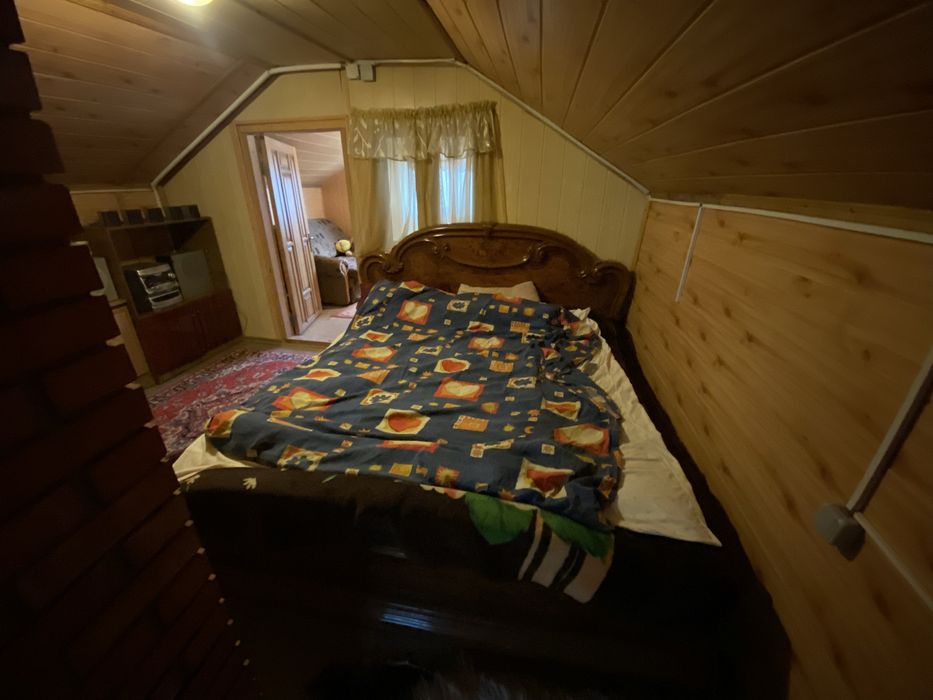Земельна ділянка 1,05 Га, з будинками, фасад траси, 20 км. від міста.
