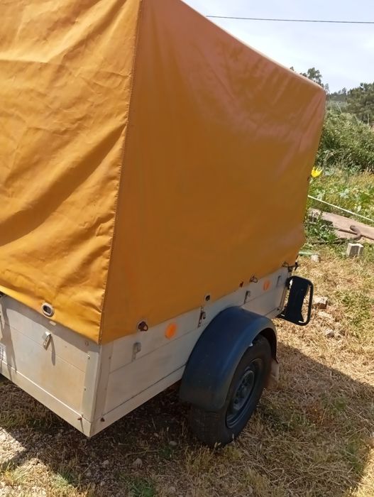 Reboque para transporte de animais