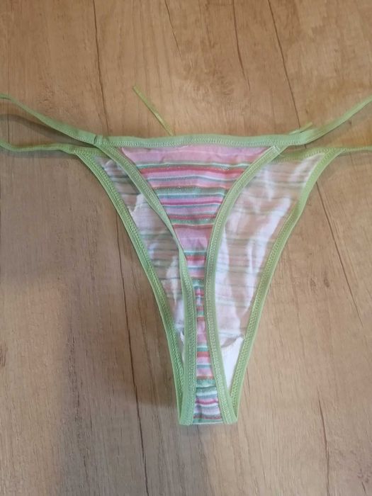 Stringi damskie 2 sztuki