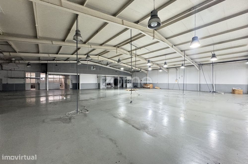 Pavilhão p/ armazém e indústria para venda!