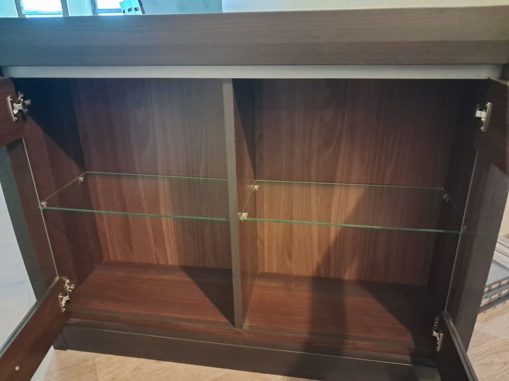 Półka,  półki wiszące,  witryna przeszklona salon