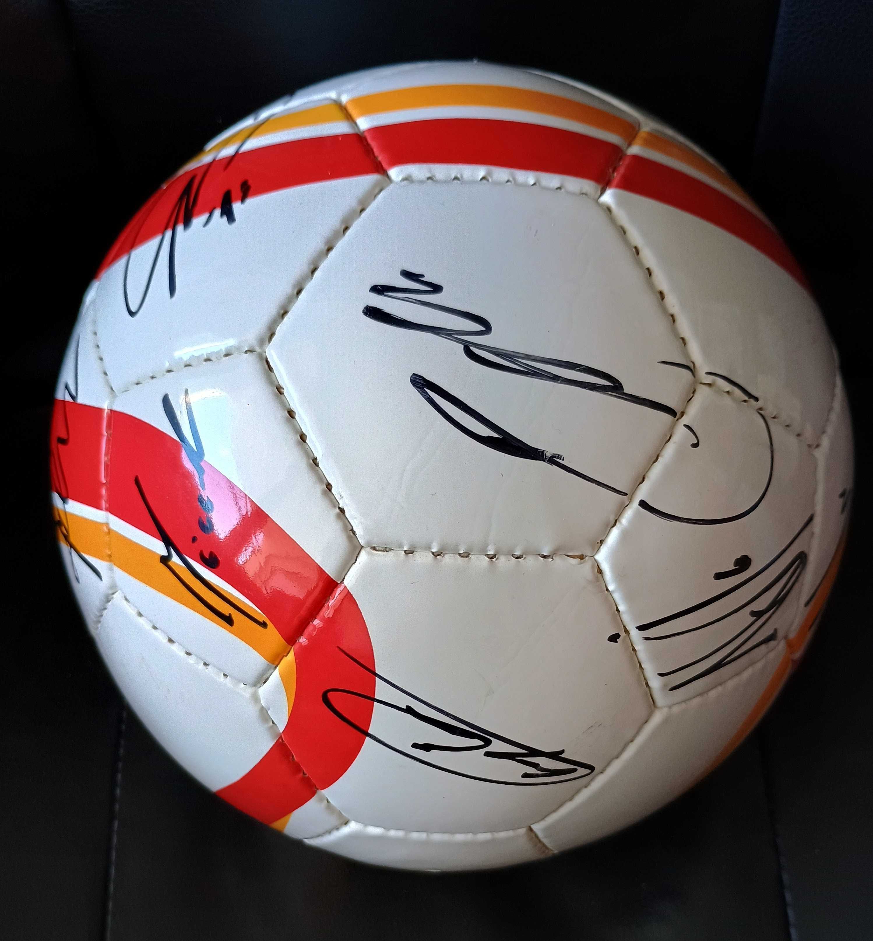 Piłka z autografami Reprezentacji Polski! na Euro 2020