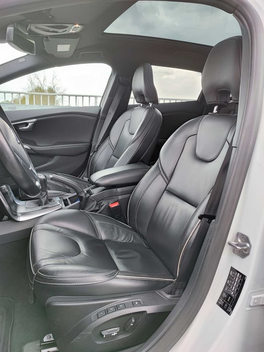 Volvo V40 D4 R-Design