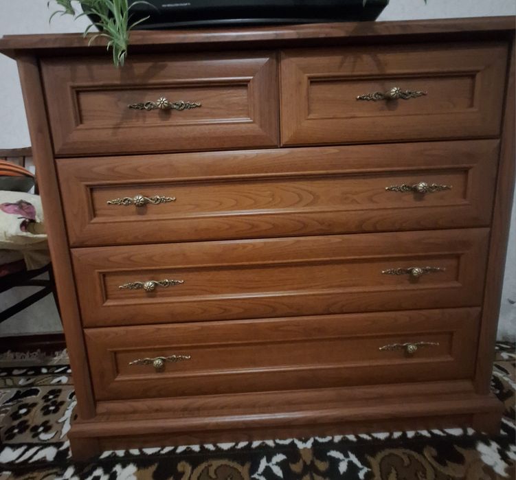 Продам комод, приліжкові 2 тумби