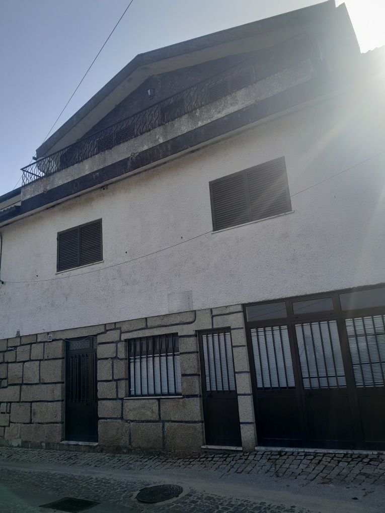 Vende-se Moradia